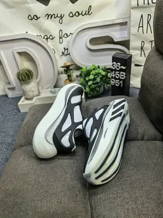 Adidas Hyperboost White Black Lifestyle Sneakers 6