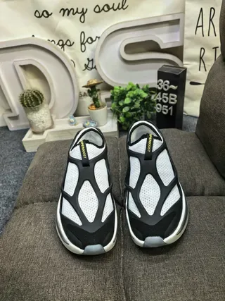 Adidas Hyperboost White Black Lifestyle Sneakers 10