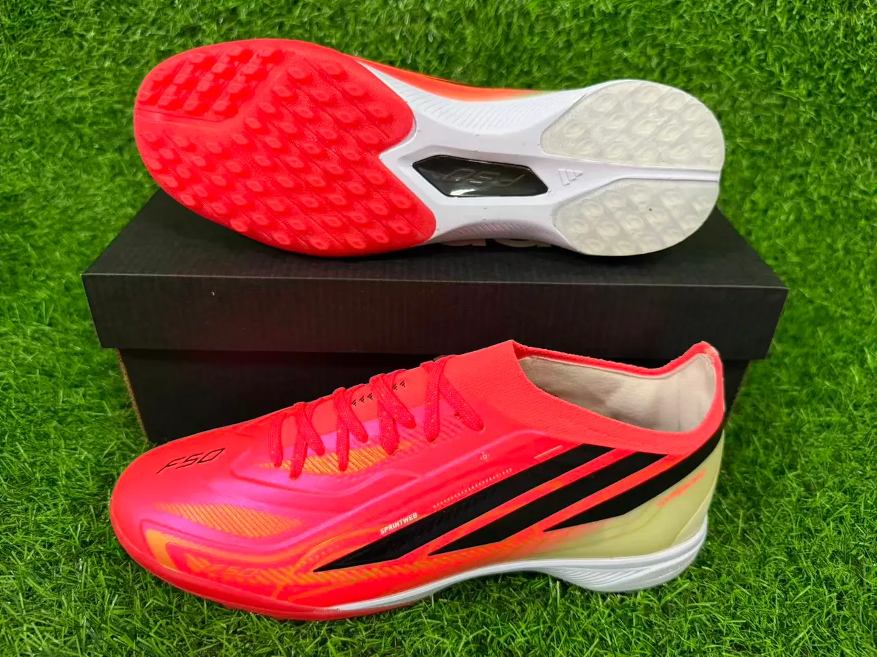 Adidas Chaussures de football rose et orange low-cut avec upper synthétique gradient néon pour gazon artificiel 8