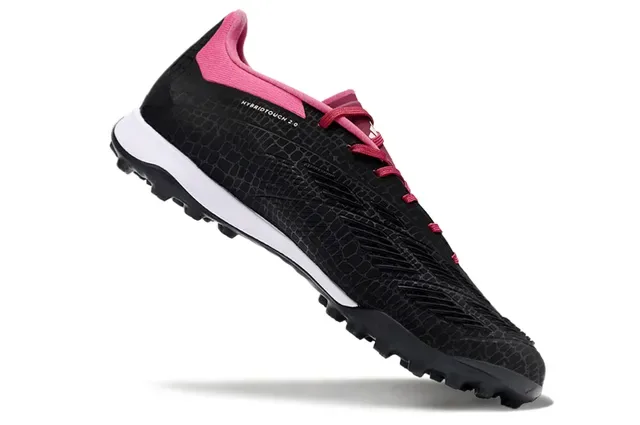 Adidas Predator Zapatos de fútbol negro y rosa con upper sintético texturizado y tacos cónicos para césped artificial 2