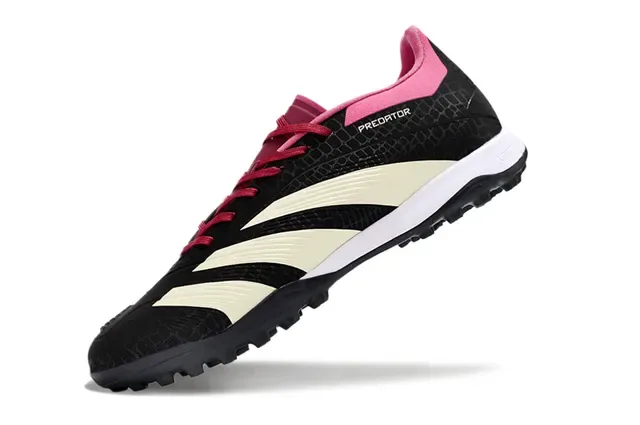 Adidas Predator Zapatos de fútbol negro y rosa con upper sintético texturizado y tacos cónicos para césped artificial 3