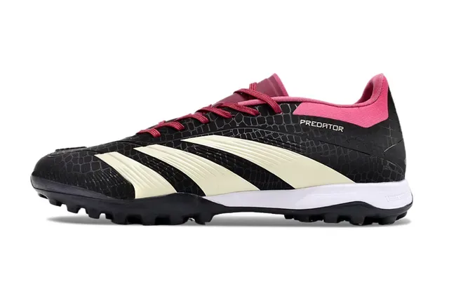 Adidas Predator Zapatos de fútbol negro y rosa con upper sintético texturizado y tacos cónicos para césped artificial 7