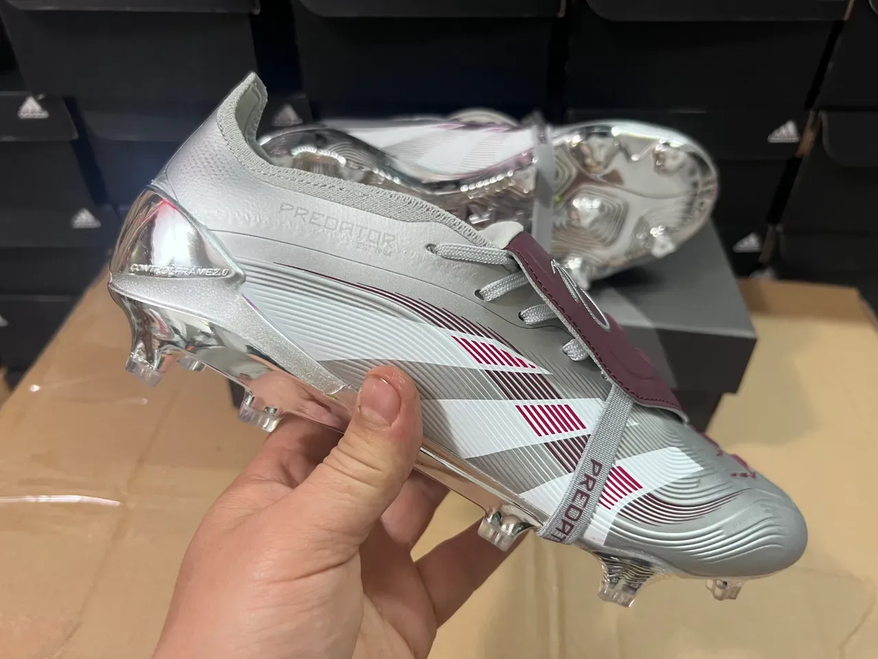 Adidas Predator Argent Violet Métallique Upper Synthétique Motif Ondulé Avant-Pied FG Chaussures de Football 5