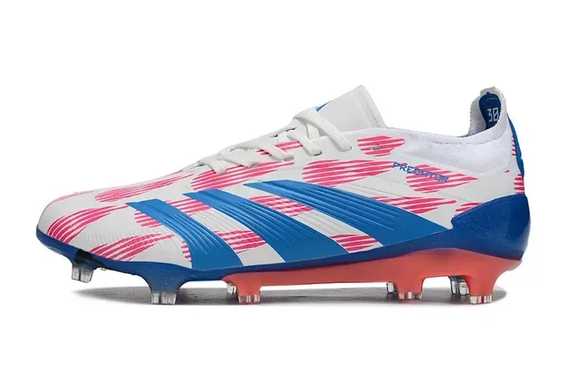 Adidas Predator Chaussures de football blanc et bleu, low-cut, upper synthétique, overlay graphique rayé en relief pour terrain ferme 6