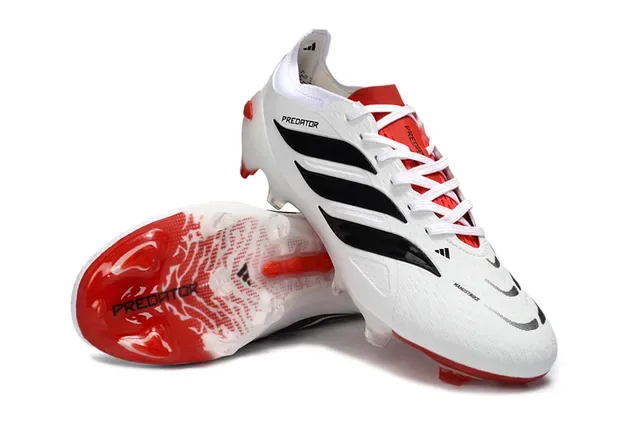 Adidas Predator blanc et rouge upper synthétique avec branding de trois rayures noires et semelle firm ground chaussures de football 4