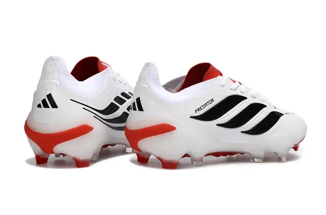 Adidas Predator blanc et rouge upper synthétique avec branding de trois rayures noires et semelle firm ground chaussures de football 5