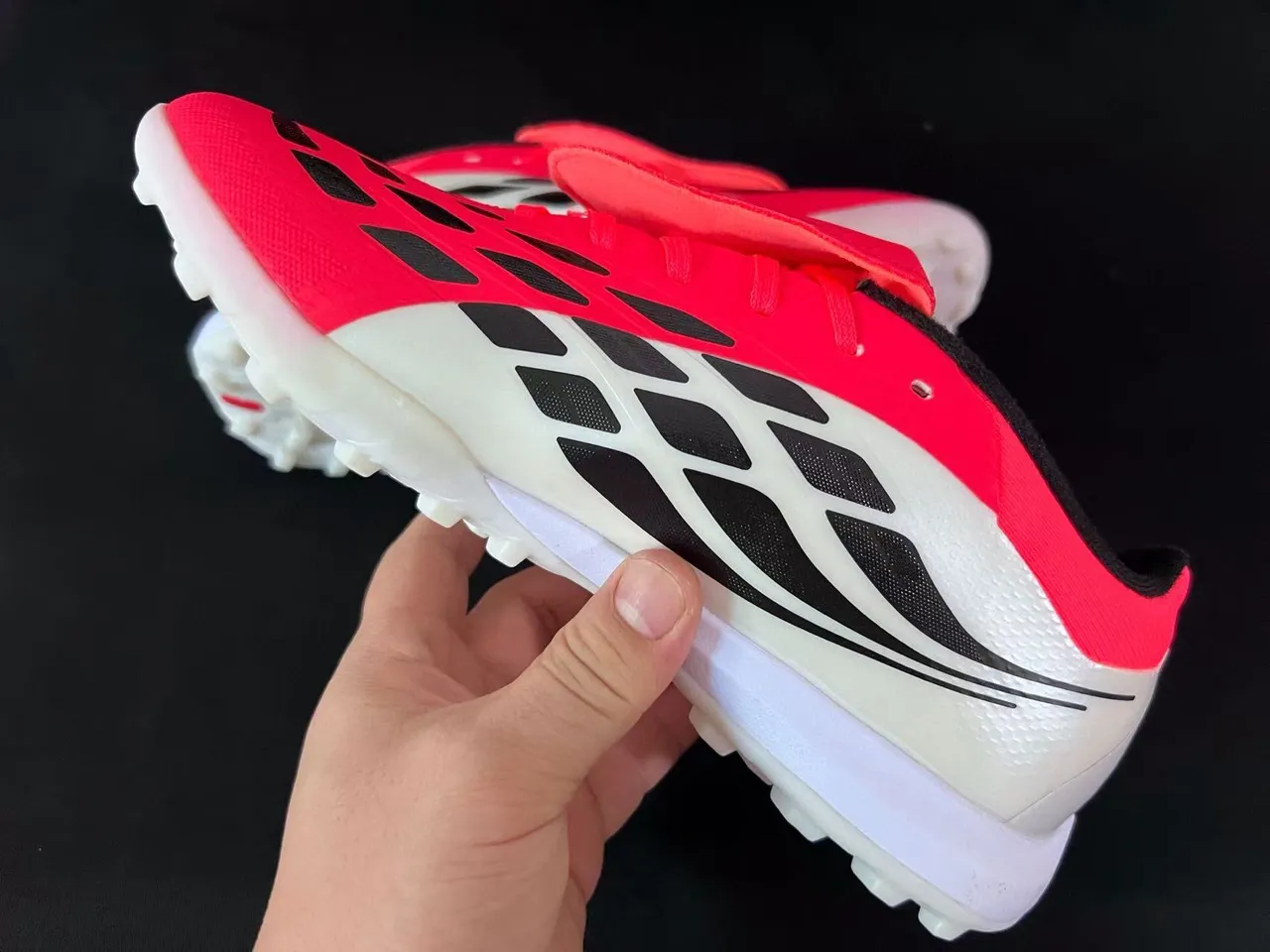 Adidas Vermelho Branco Low-Cut Sintético Superior Três Faixas Cage Overlay Turfe Sapatos de Futebol 4