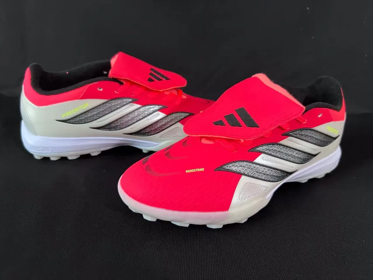 Adidas Vermelho Branco Low-Cut Sintético Superior Três Faixas Cage Overlay Turfe Sapatos de Futebol 6