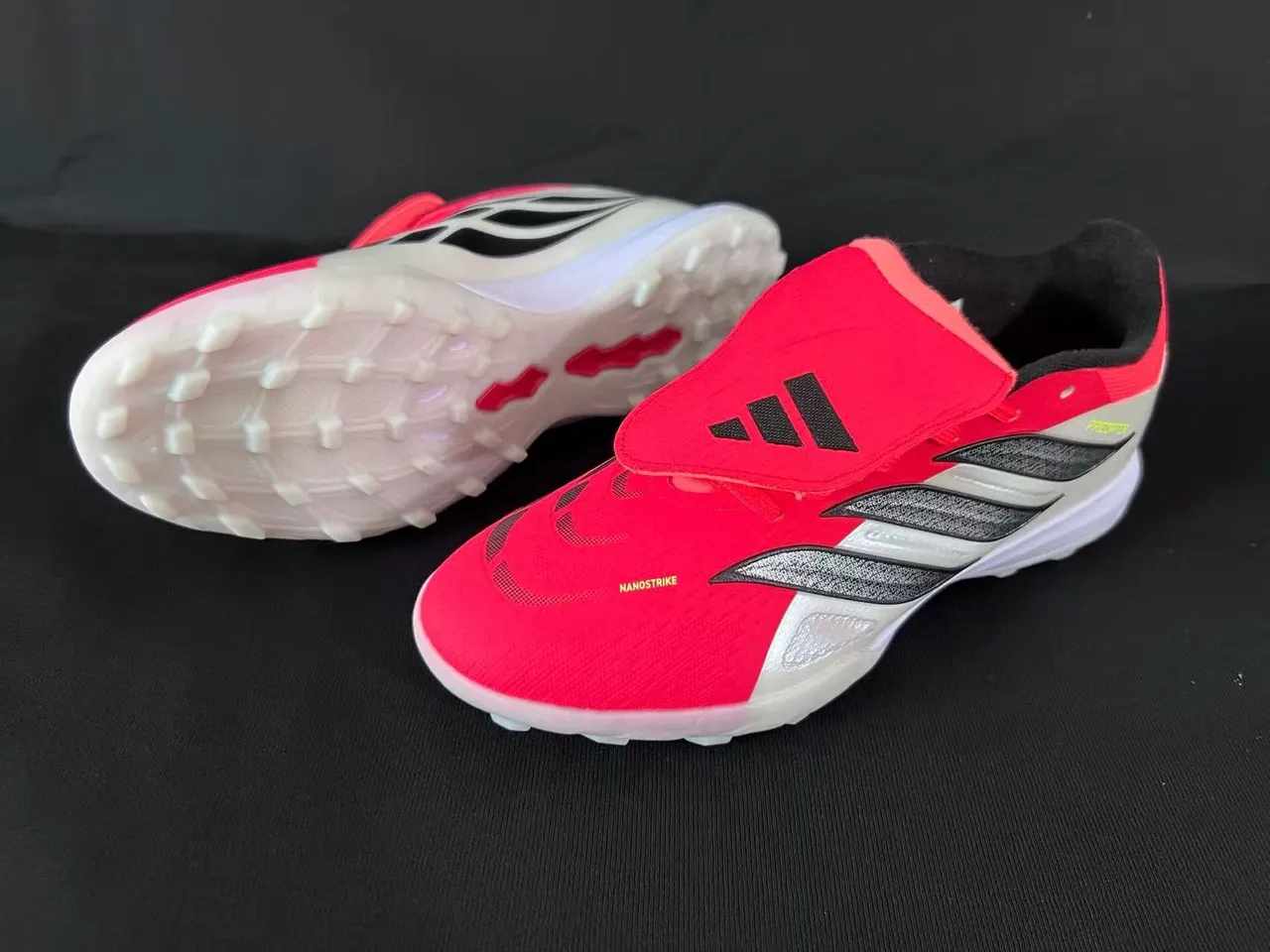 Adidas Vermelho Branco Low-Cut Sintético Superior Três Faixas Cage Overlay Turfe Sapatos de Futebol 8