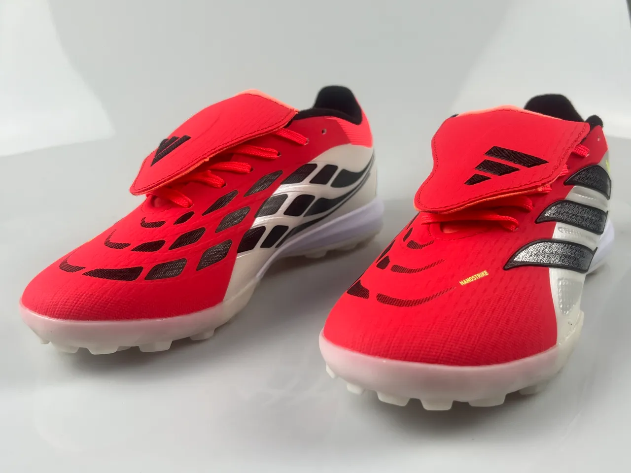 Adidas Vermelho Branco Low-Cut Sintético Superior Três Faixas Cage Overlay Turfe Sapatos de Futebol 10
