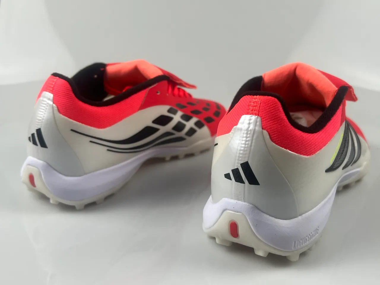 Adidas Vermelho Branco Low-Cut Sintético Superior Três Faixas Cage Overlay Turfe Sapatos de Futebol 11