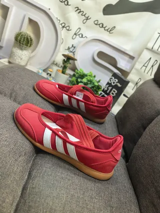 Adidas Red White Suede-Like Upper Three-Stripe Side Panel Mary Jane Shoes 7