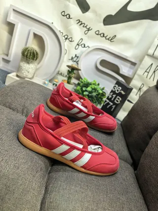 Adidas Red White Suede-Like Upper Three-Stripe Side Panel Mary Jane Shoes 9