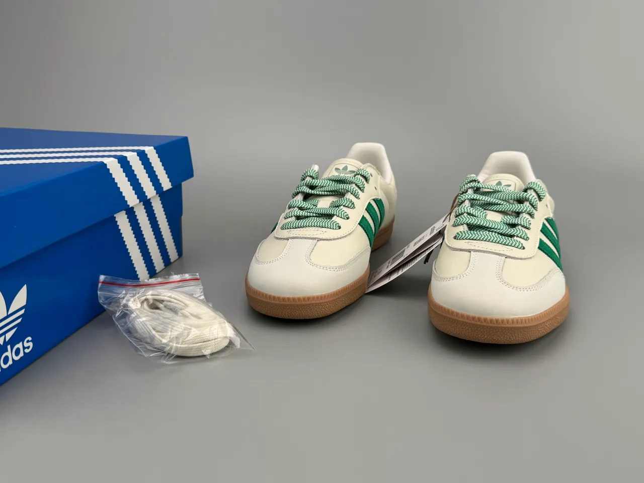 Adidas Samba Off-White 和绿色生活方式运动鞋 3