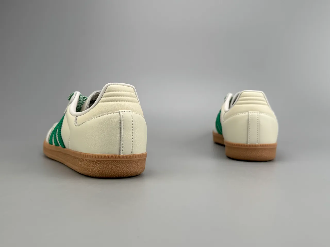 Adidas Samba Off-White 和绿色生活方式运动鞋 4