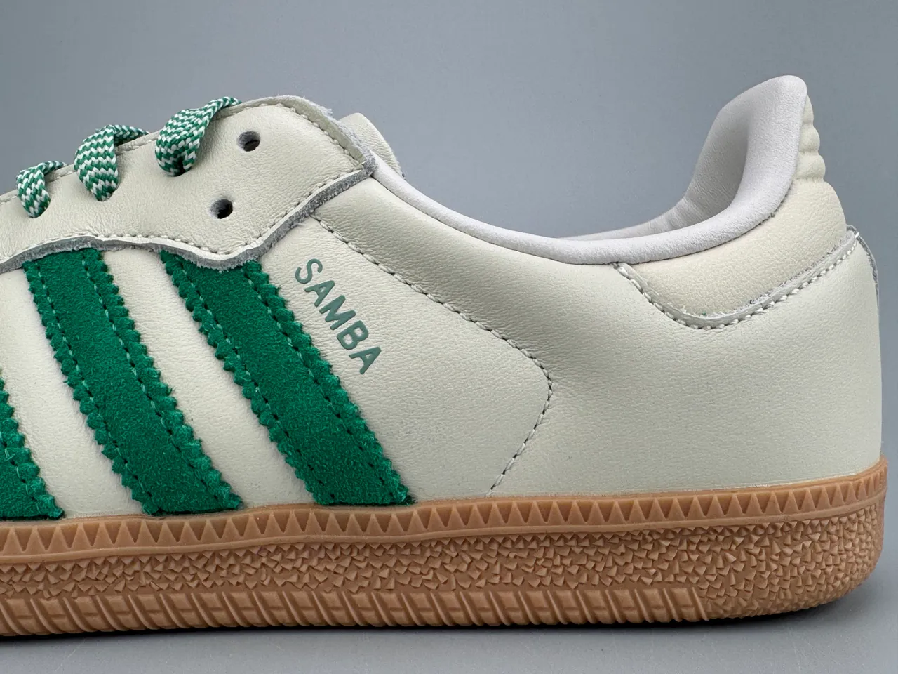 Adidas Samba Off-White 和绿色生活方式运动鞋 5