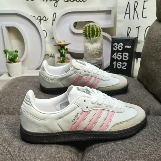 Adidas Samba Off-White और पिंक लाइफस्टाइल स्नीकर