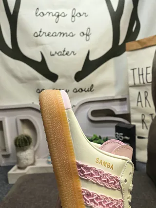 Adidas Samba Tênis Lifestyle Rosa com Listra Texturizada Slip-On 3