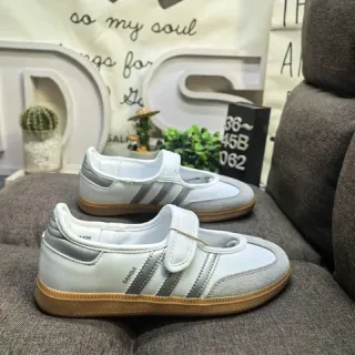 Adidas Samba सफेद और भूरा लाइफस्टाइल स्नीकर