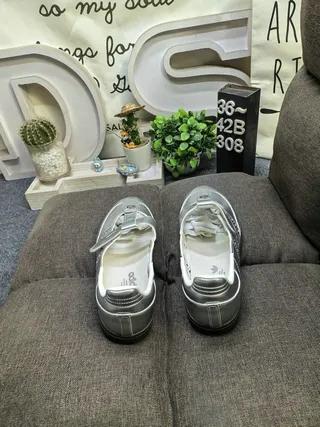 Adidas Chaussures Mary Jane en Cuir Métallique Noir Argenté à Bride T 8