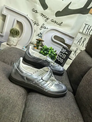 Adidas Chaussures Mary Jane en Cuir Métallique Noir Argenté à Bride T 9