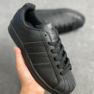 Adidas Superstar सभी काले चमड़े की लाइफस्टाइल स्नीकर