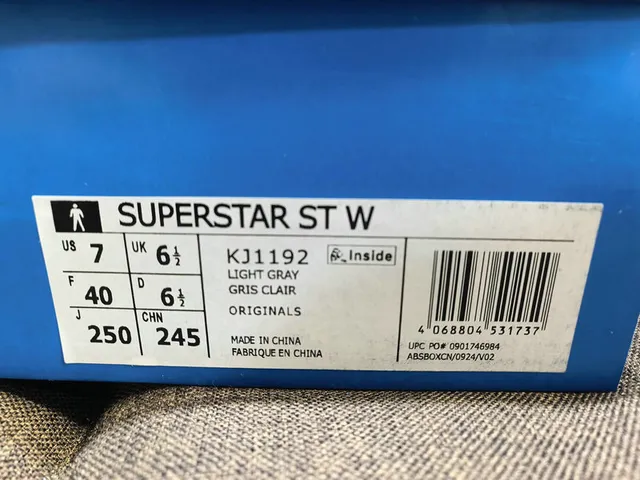 Adidas Superstar 黑色和紫色生活方式运动鞋 2