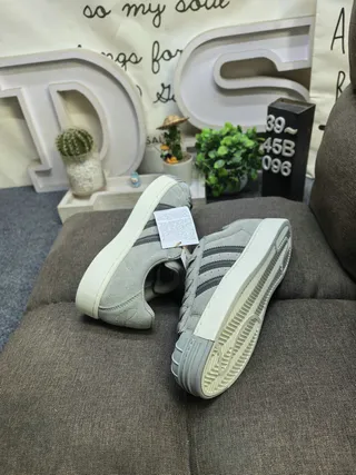Adidas Superstar 黑色和紫色生活方式运动鞋 6