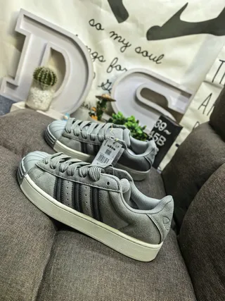 Adidas Superstar 黑色和紫色生活方式运动鞋 7