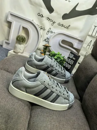 Adidas Superstar 黑色和紫色生活方式运动鞋 9