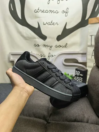 Adidas Superstar 黑色和紫色生活方式运动鞋 15