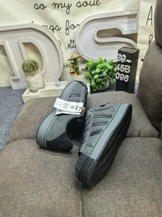 Adidas Superstar 黑色和紫色生活方式运动鞋 16