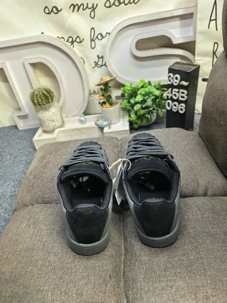 Adidas Superstar 黑色和紫色生活方式运动鞋 18