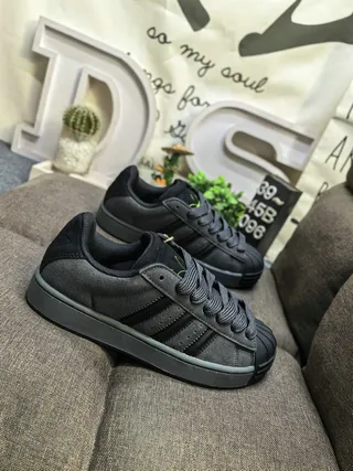 Adidas Superstar 黑色和紫色生活方式运动鞋 19