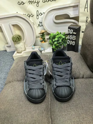 Adidas Superstar 黑色和紫色生活方式运动鞋 20