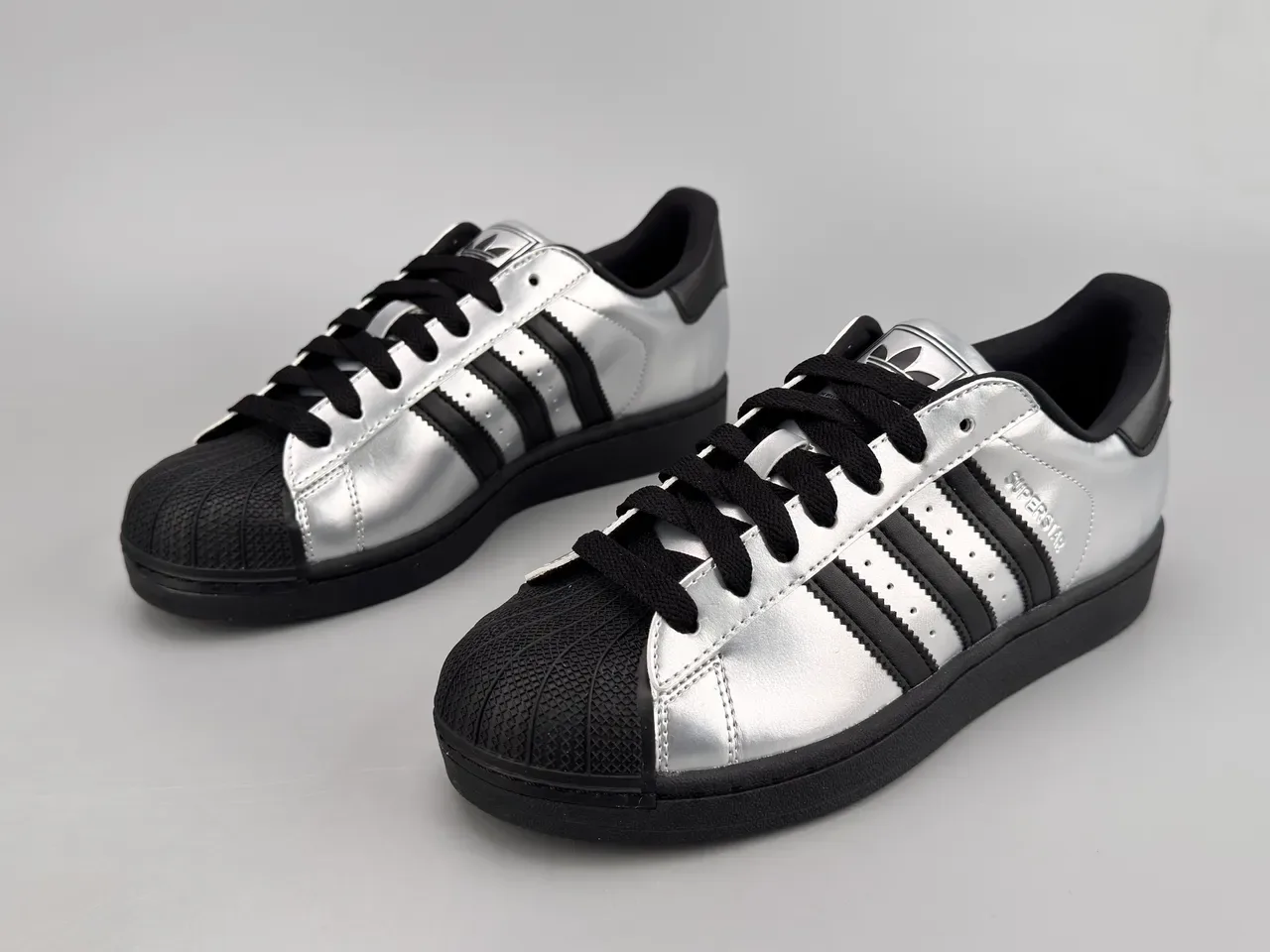 Adidas Superstar Argent Métallique et Noir Lifestyle Sneakers 5