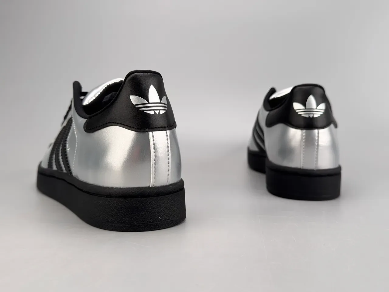 Adidas Superstar Argent Métallique et Noir Lifestyle Sneakers 6