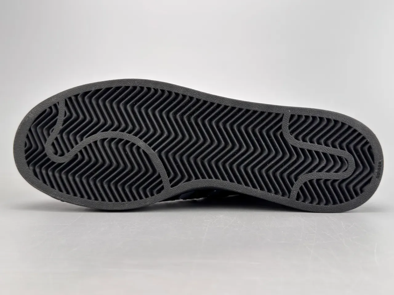Adidas Superstar Argent Métallique et Noir Lifestyle Sneakers 8