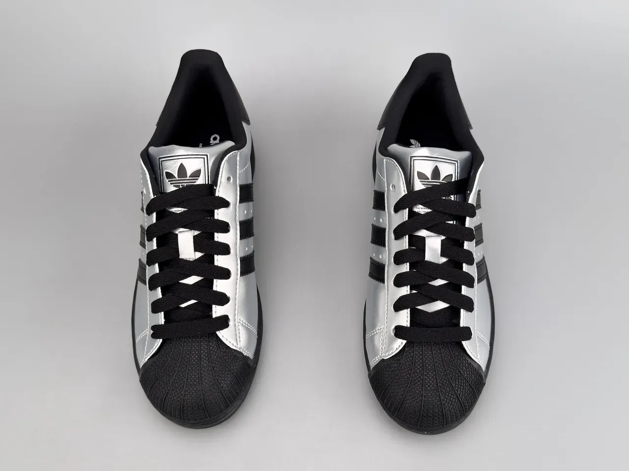 Adidas Superstar Argent Métallique et Noir Lifestyle Sneakers 9