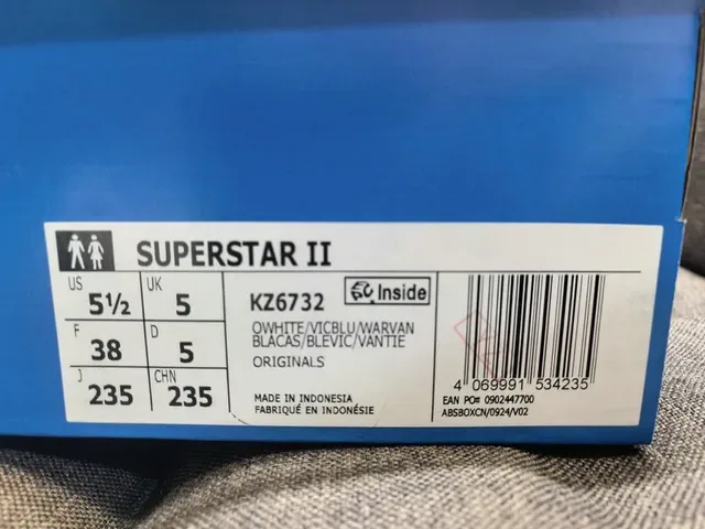 Adidas Superstar Off-White e Royal Blue tênis lifestyle 2