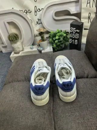 Adidas Superstar Off-White e Royal Blue tênis lifestyle 8