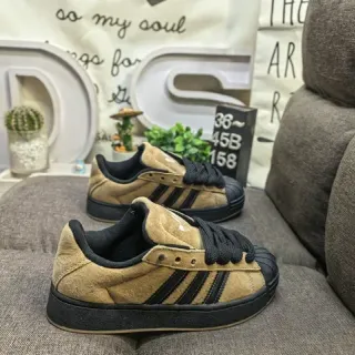 Adidas Superstar Tan और Black लाइफस्टाइल स्नीकर्स