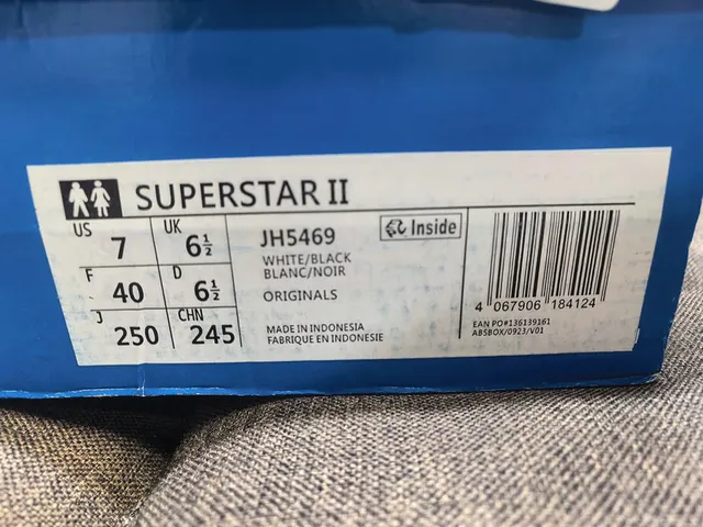 Adidas Superstar 白黑生活方式运动鞋 2