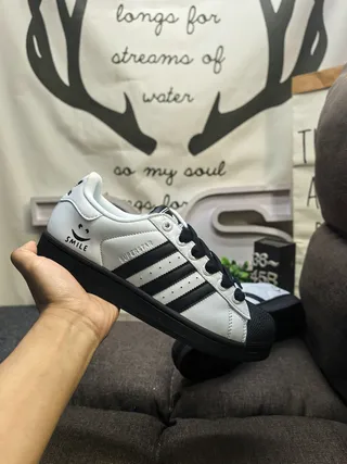 Adidas Superstar 白黑生活方式运动鞋 5