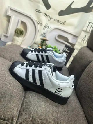 Adidas Superstar 白黑生活方式运动鞋 7