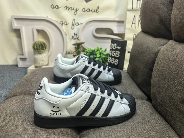 Adidas Superstar 白黑生活方式运动鞋 11