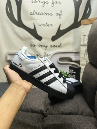 Adidas Superstar 白黑生活方式运动鞋 15