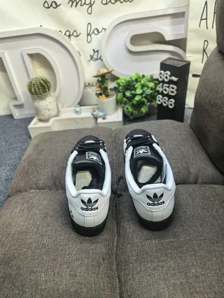 Adidas Superstar 白黑生活方式运动鞋 18
