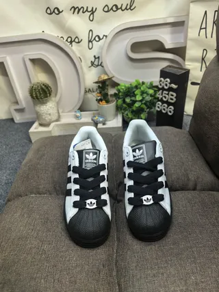 Adidas Superstar 白黑生活方式运动鞋 20
