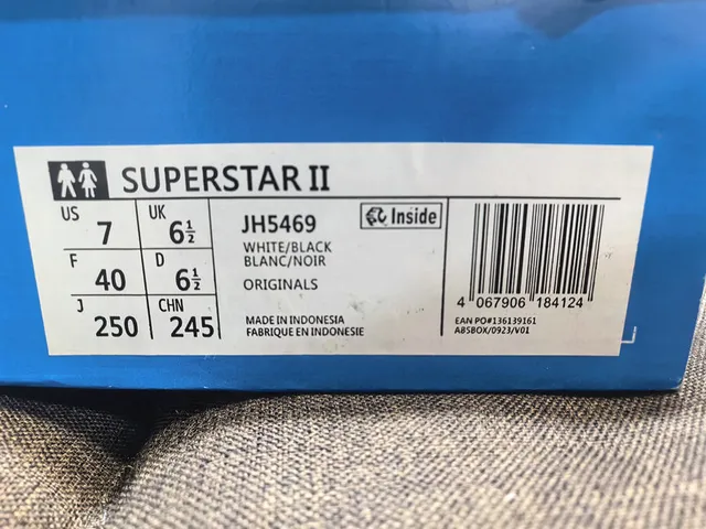 Adidas Superstar 白黑生活方式运动鞋 22